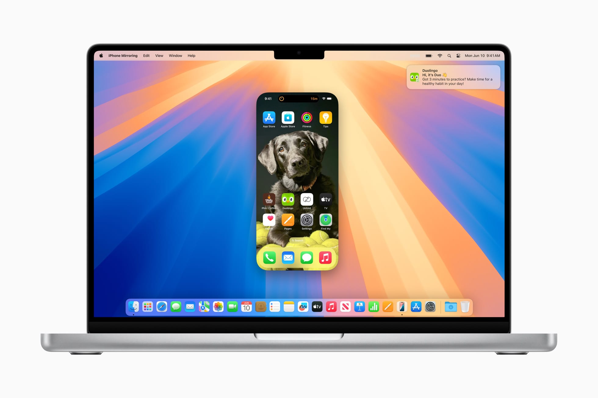 一位用户通过 iPhone 镜像直接在 MacBook Pro 桌面使用 iPhone 15 Pro。