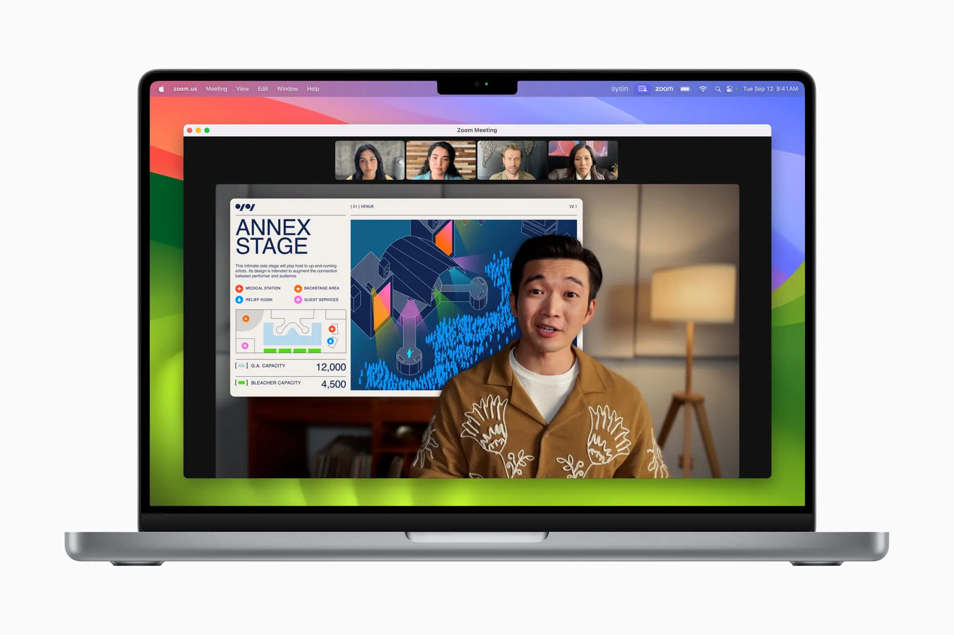 MacBook Pro 上的视频会议通话,在文档前显示演讲者本人。